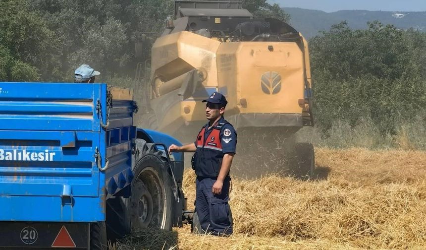 Bilecik'te biçerdöverler jandarma denetiminden geçti: Anız ve orman yangınlarına karşı önlem