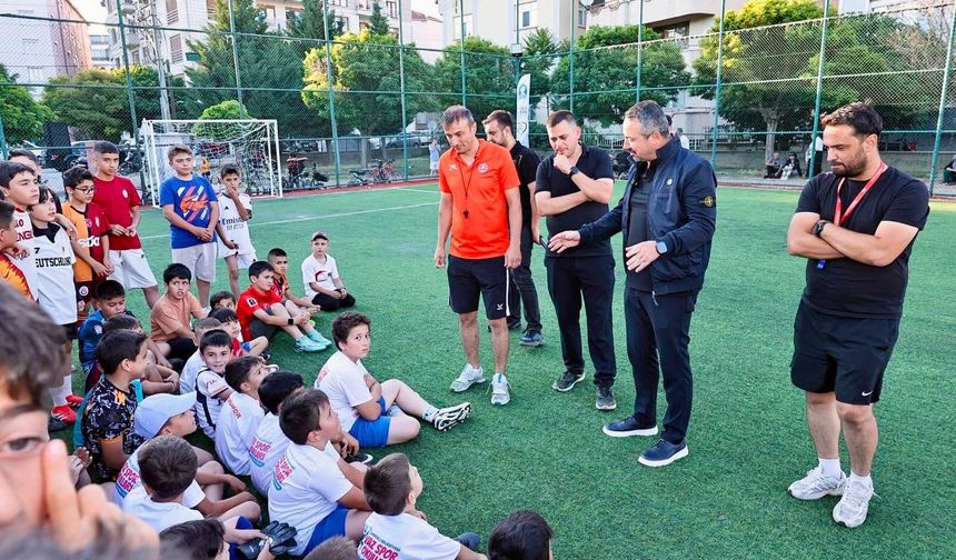Afyon Sandıklı'da 8. Sokak Futbol Turnuvası başladı: 300’den fazla sporcudan şampiyonluk mücadelesi!