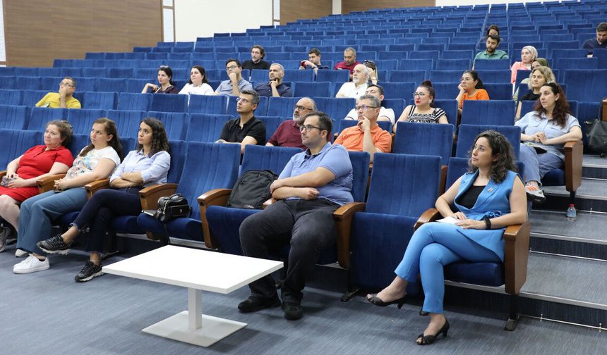 AFSÜ’de yapay zekâ ve etik konuşuldu: Yapay zekâ akademik üretimi nasıl değiştirecek?