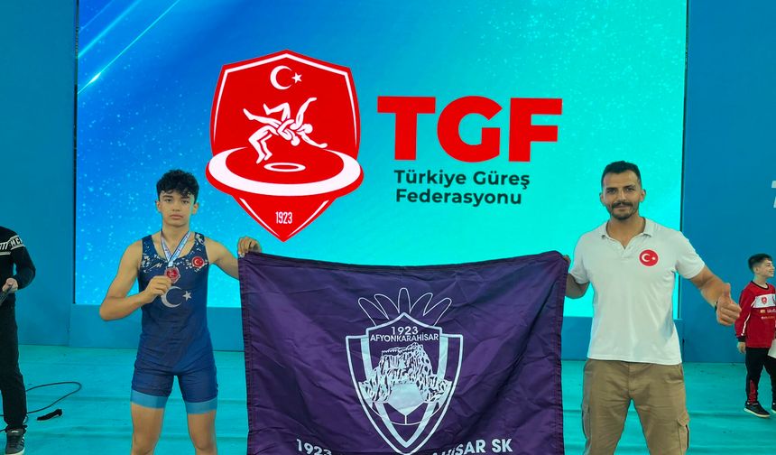Afyonlu sporcu Ali Ömer Akkaya'dan Türkiye ikinciliği: 10 bin sporcu arasından!