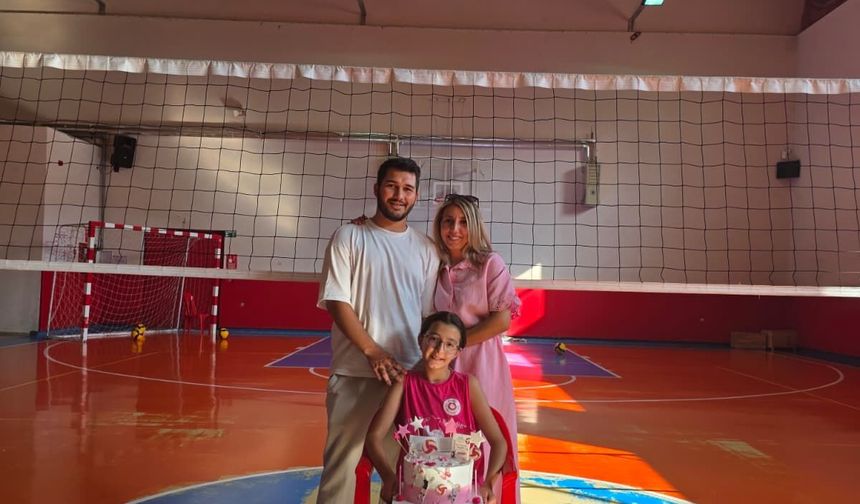 Afyon’da Genç Voleybolcuya Unutulmaz Doğum Günü