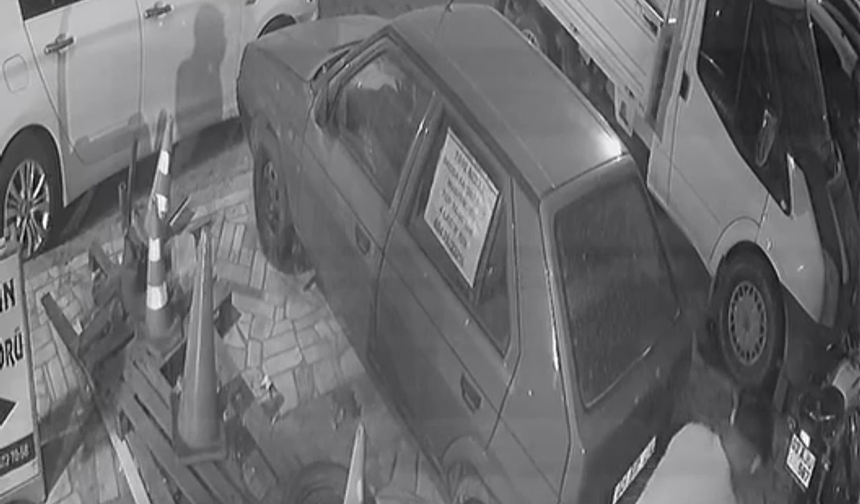 Afyon'da gece yarısı motosiklet hırsızlığı kamerada