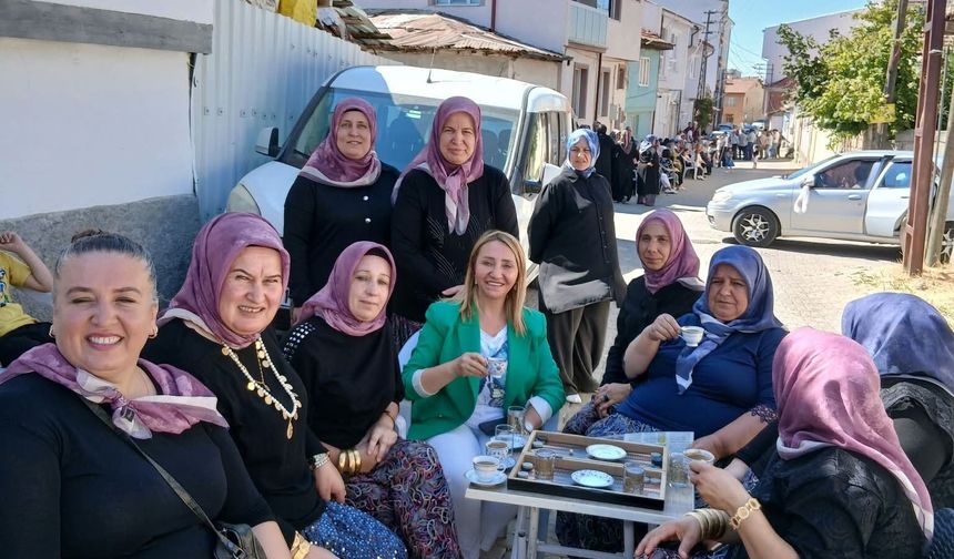 Bilecik'te Gelin Konvoyunun Önünü Kestiler: Belediye Başkanı Masa Kurup Tavla Oynadı!