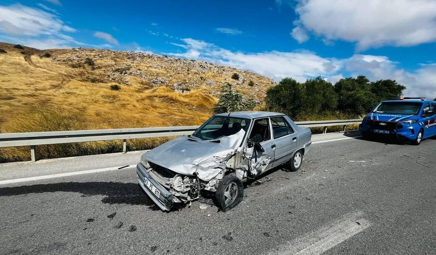 Bilecik’te kontrolden çıkan kamyon karşı şeride geçti: 1 yaralı