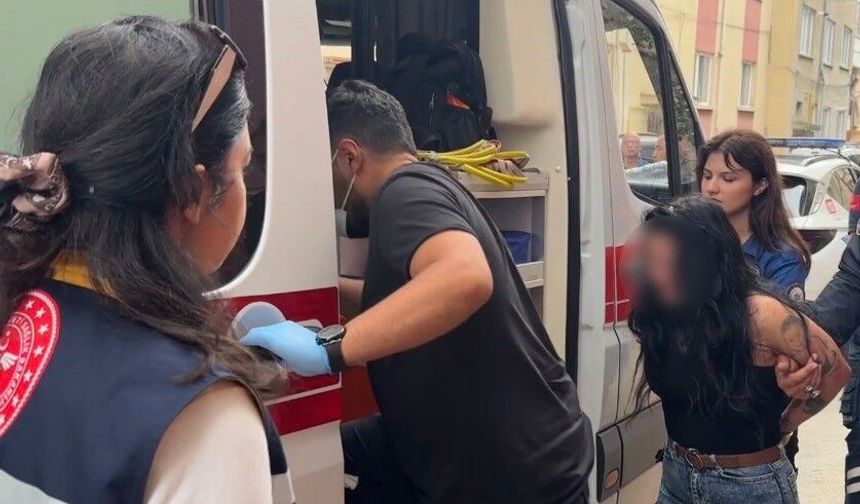 Eskişehir’de çekiçli kriz: Polis 1,5 saatte ikna etti, korkan çocuğu teselli etti