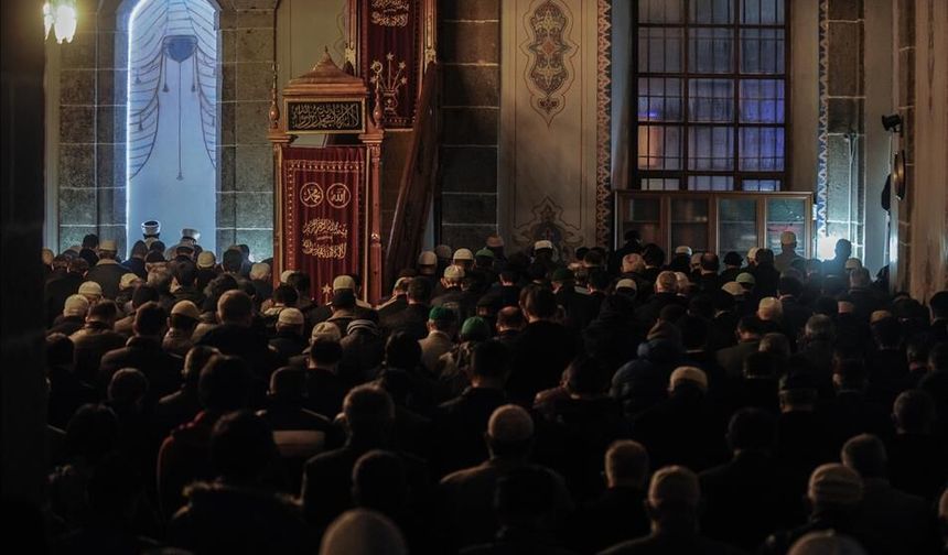 Bugün ne kandili? 24 Ağustos 2026 Mevlid Kandili mi?