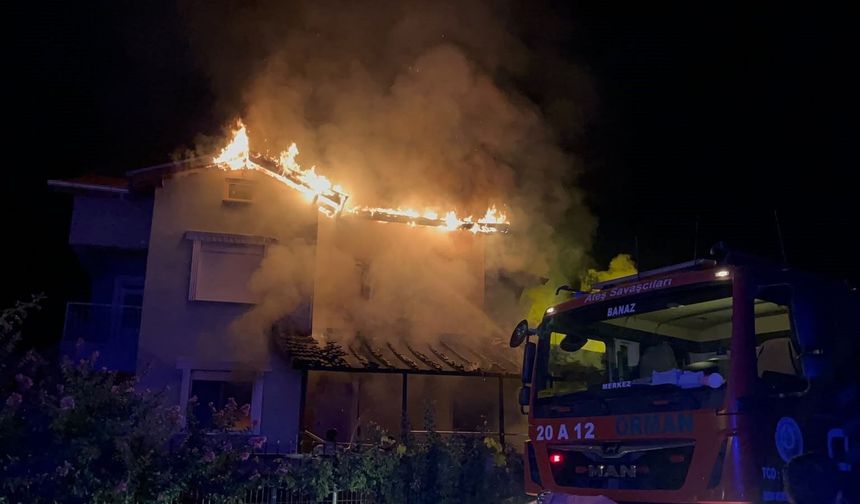 Uşak’ta korkutan yangın: Alevler tüm evi sardı
