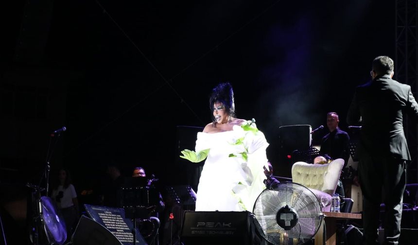 28. Uluslararası Elma Festivali: Bülent Ersoy Konseriyle 50 Bin Kişi Coştu