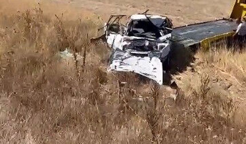 Kütahya’da otomobil taklalar atarak tarlaya uçtu: 2 yaralı