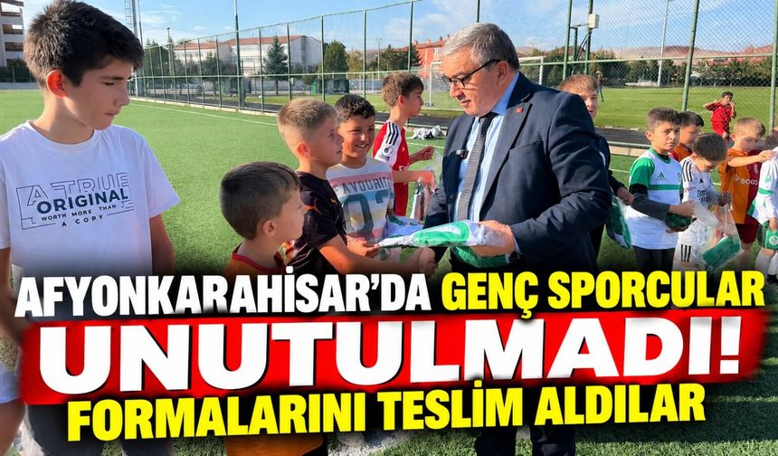 Afyonkarahisar'da genç sporcular unutulmadı! Formalarını teslim aldılar