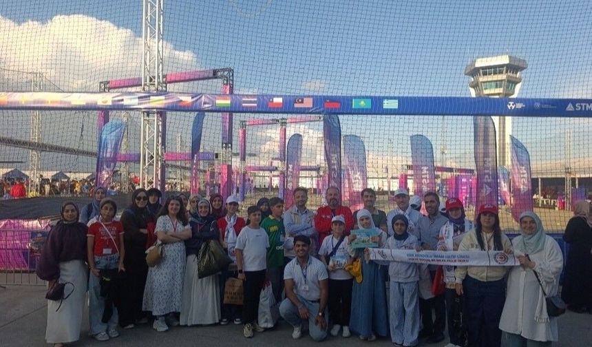 Van Anadolu İmam Hatip Lisesi Öğrencileri Güneydoğu TEKNOFEST'e Katıldı