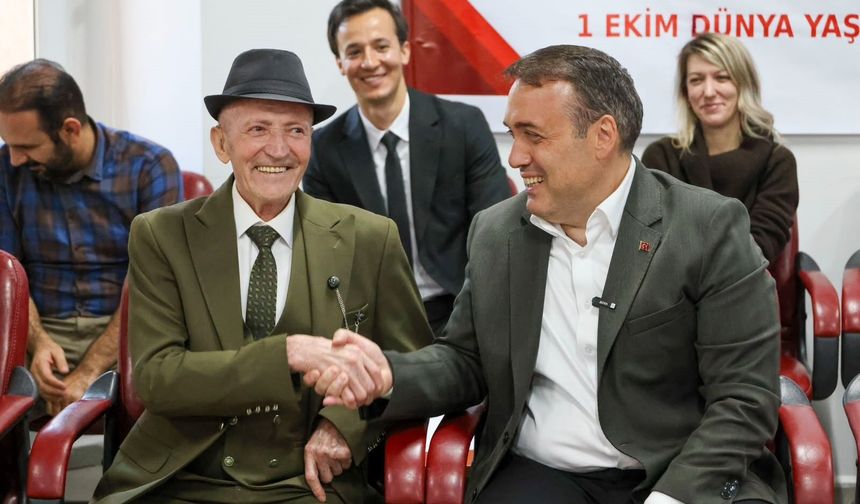 Bilecik Huzurevi'nde Renkli Etkinlik: Vali Sözer Yaşlılarla Bir Araya Geldi