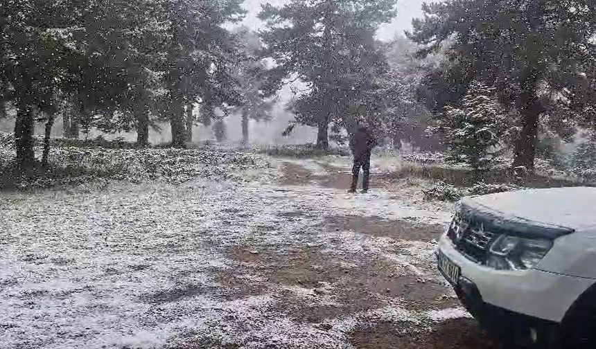 Bozüyük'ün Yüksek Kesimlerine Mevsimin İlk Karı Yağdı