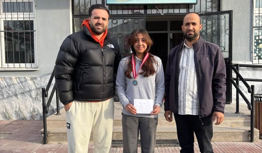 Bolvadin'de 100 metre yarışının şampiyonu Tuana Günyaz oldu!